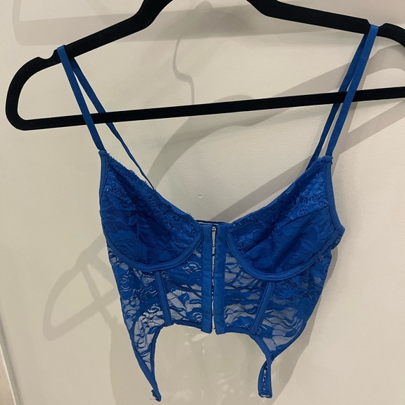 blue lace corset top w/ criss cross back detailing - Picture 4 of 5